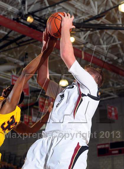 Thumbnail 3 in JSerra Catholic vs. Fairfax (Nike Extravaganza) photogallery.