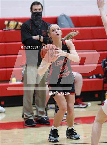 Thumbnail 2 in Liberty Union vs Logan Elm photogallery.