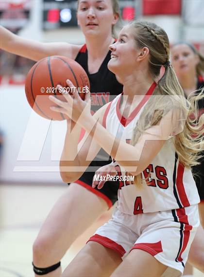 Thumbnail 1 in Liberty Union vs Logan Elm photogallery.