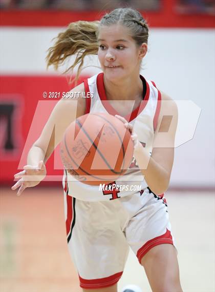 Thumbnail 3 in Liberty Union vs Logan Elm photogallery.