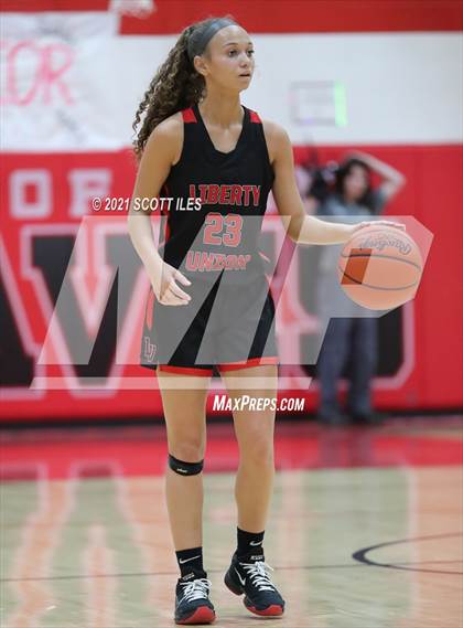 Thumbnail 3 in Liberty Union vs Logan Elm photogallery.