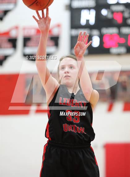 Thumbnail 3 in Liberty Union vs Logan Elm photogallery.
