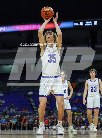 Thumbnail 1 in Lipan vs. LaPoynor (UIL 2A Basketball State Final) photogallery.