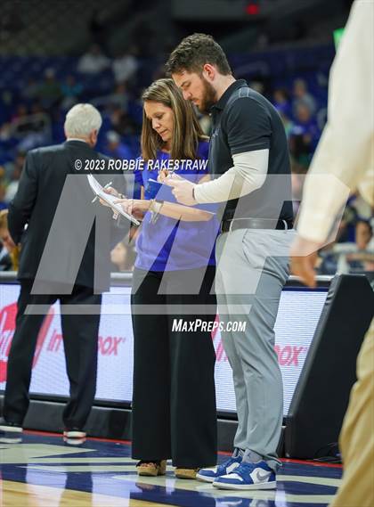 Thumbnail 2 in Lipan vs. LaPoynor (UIL 2A Basketball State Final) photogallery.