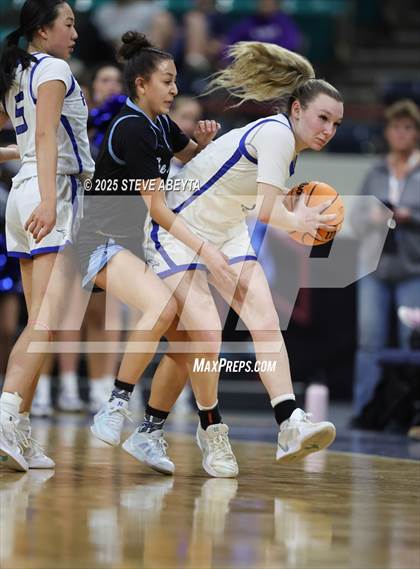 Thumbnail 1 in Riverdale Ridge vs. Highlands Ranch (CHSAA 6A Great 8) photogallery.