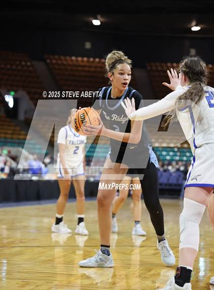 Thumbnail 3 in Riverdale Ridge vs. Highlands Ranch (CHSAA 6A Great 8) photogallery.