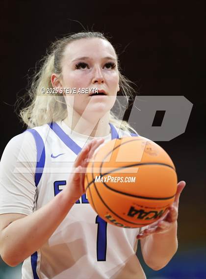 Thumbnail 3 in Riverdale Ridge vs. Highlands Ranch (CHSAA 6A Great 8) photogallery.