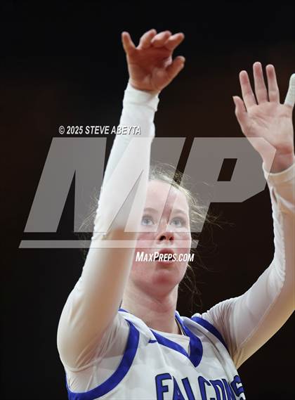 Thumbnail 2 in Riverdale Ridge vs. Highlands Ranch (CHSAA 6A Great 8) photogallery.