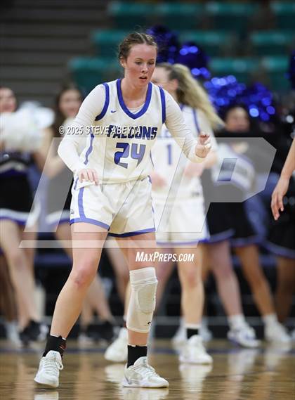 Thumbnail 3 in Riverdale Ridge vs. Highlands Ranch (CHSAA 6A Great 8) photogallery.