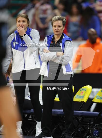 Thumbnail 2 in Riverdale Ridge vs. Highlands Ranch (CHSAA 6A Great 8) photogallery.
