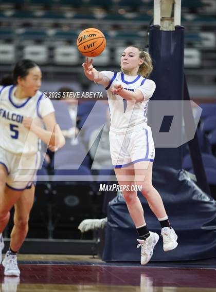 Thumbnail 2 in Riverdale Ridge vs. Highlands Ranch (CHSAA 6A Great 8) photogallery.