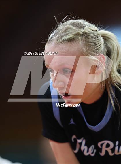 Thumbnail 3 in Riverdale Ridge vs. Highlands Ranch (CHSAA 6A Great 8) photogallery.