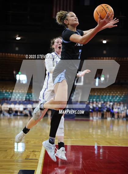 Thumbnail 2 in Riverdale Ridge vs. Highlands Ranch (CHSAA 6A Great 8) photogallery.