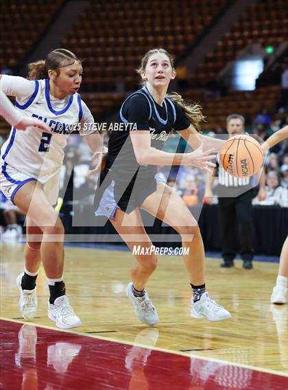 Thumbnail 3 in Riverdale Ridge vs. Highlands Ranch (CHSAA 6A Great 8) photogallery.