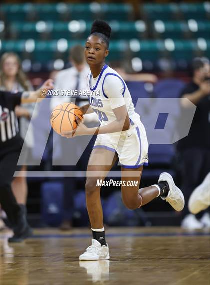 Thumbnail 3 in Riverdale Ridge vs. Highlands Ranch (CHSAA 6A Great 8) photogallery.