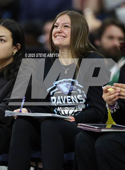 Thumbnail 3 in Riverdale Ridge vs. Highlands Ranch (CHSAA 6A Great 8) photogallery.
