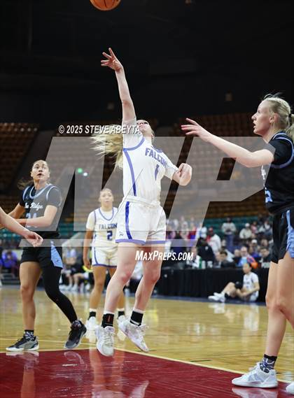 Thumbnail 3 in Riverdale Ridge vs. Highlands Ranch (CHSAA 6A Great 8) photogallery.