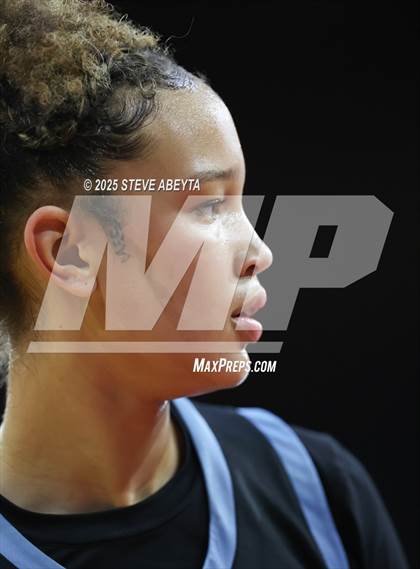 Thumbnail 3 in Riverdale Ridge vs. Highlands Ranch (CHSAA 6A Great 8) photogallery.