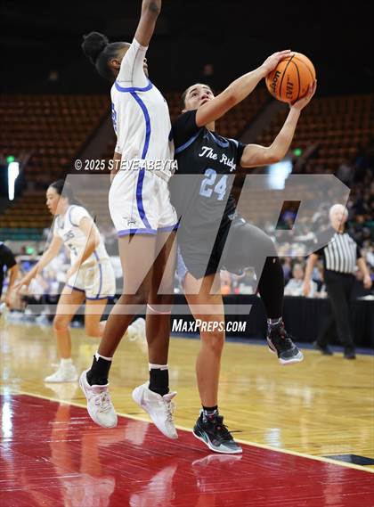Thumbnail 2 in Riverdale Ridge vs. Highlands Ranch (CHSAA 6A Great 8) photogallery.