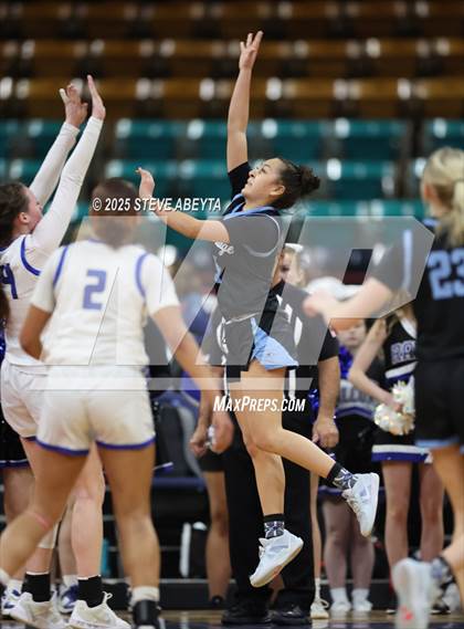 Thumbnail 2 in Riverdale Ridge vs. Highlands Ranch (CHSAA 6A Great 8) photogallery.