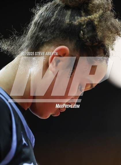 Thumbnail 2 in Riverdale Ridge vs. Highlands Ranch (CHSAA 6A Great 8) photogallery.