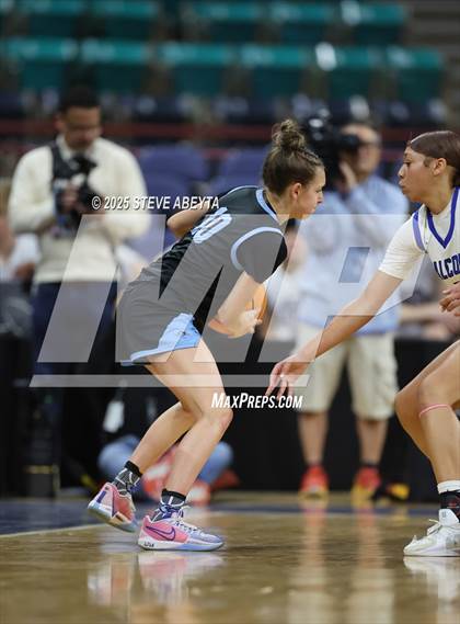 Thumbnail 3 in Riverdale Ridge vs. Highlands Ranch (CHSAA 6A Great 8) photogallery.