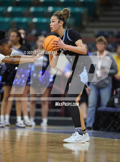 Thumbnail 2 in Riverdale Ridge vs. Highlands Ranch (CHSAA 6A Great 8) photogallery.