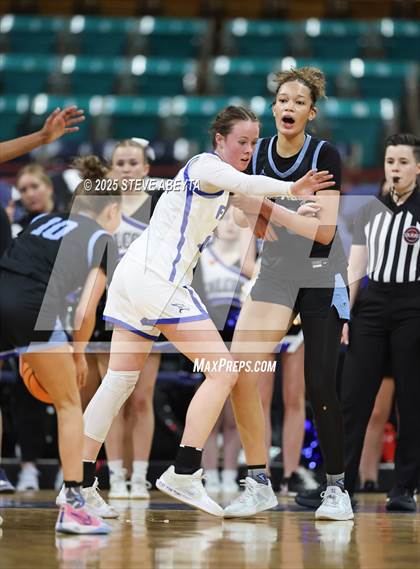 Thumbnail 1 in Riverdale Ridge vs. Highlands Ranch (CHSAA 6A Great 8) photogallery.