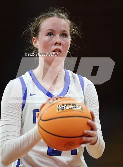 Thumbnail 3 in Riverdale Ridge vs. Highlands Ranch (CHSAA 6A Great 8) photogallery.