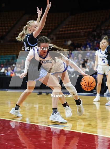 Thumbnail 2 in Riverdale Ridge vs. Highlands Ranch (CHSAA 6A Great 8) photogallery.