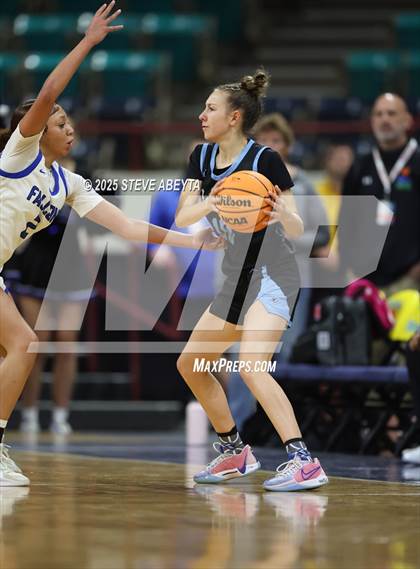 Thumbnail 2 in Riverdale Ridge vs. Highlands Ranch (CHSAA 6A Great 8) photogallery.