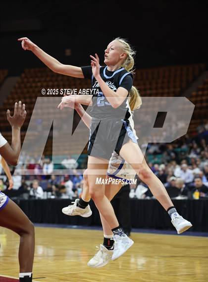 Thumbnail 3 in Riverdale Ridge vs. Highlands Ranch (CHSAA 6A Great 8) photogallery.