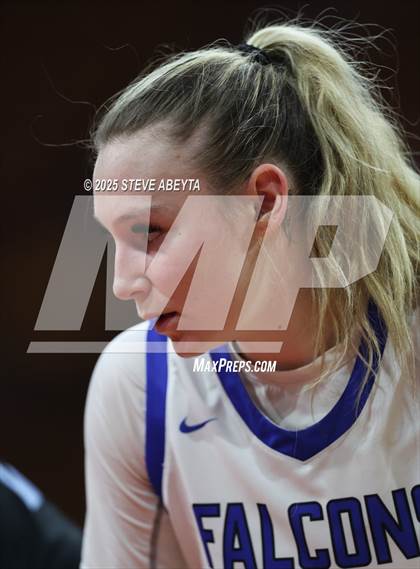 Thumbnail 3 in Riverdale Ridge vs. Highlands Ranch (CHSAA 6A Great 8) photogallery.