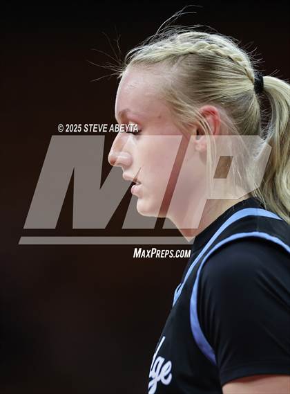 Thumbnail 1 in Riverdale Ridge vs. Highlands Ranch (CHSAA 6A Great 8) photogallery.