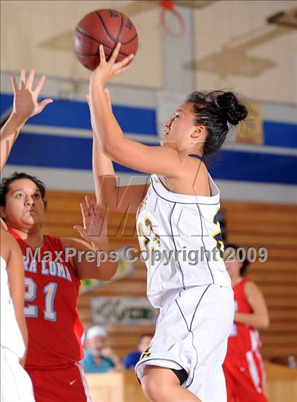 Thumbnail 2 in Mira Loma vs. Milpitas (Bulldog Winter Classic) photogallery.