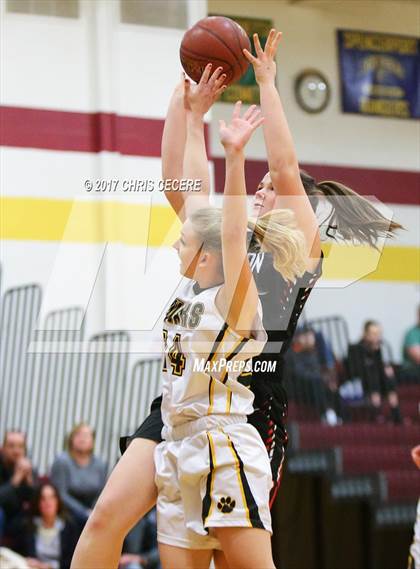 Thumbnail 2 in Hilton vs. Honeoye Falls-Lima photogallery.