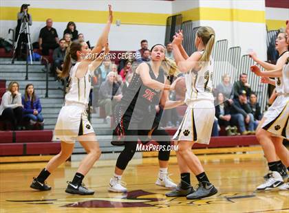 Thumbnail 2 in Hilton vs. Honeoye Falls-Lima photogallery.