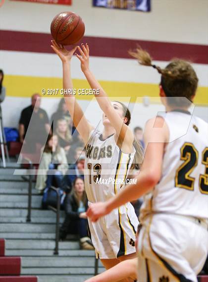 Thumbnail 3 in Hilton vs. Honeoye Falls-Lima photogallery.