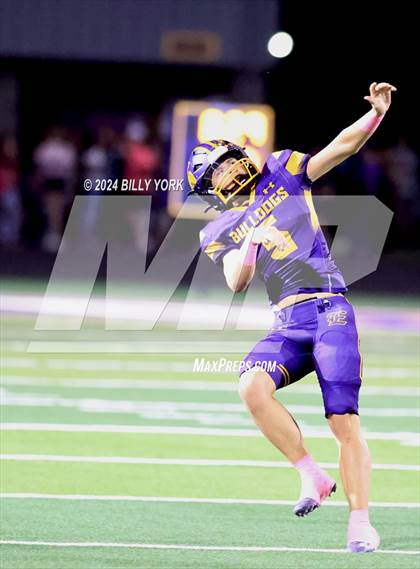 Thumbnail 2 in Grand Saline vs Edgewood photogallery.