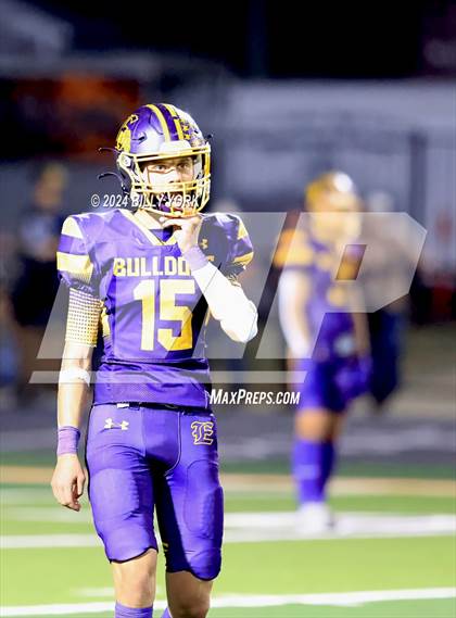 Thumbnail 2 in Grand Saline vs Edgewood photogallery.