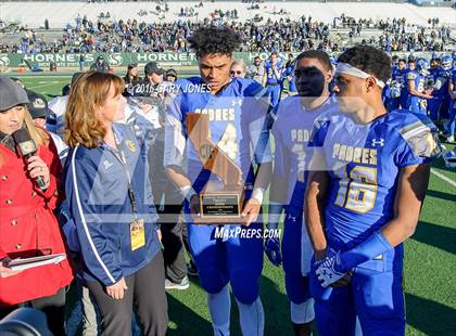 Thumbnail 2 in Serra vs. Sierra Canyon (CIF State Division 2A Final) photogallery.