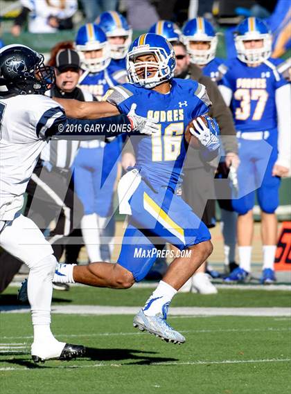 Thumbnail 2 in Serra vs. Sierra Canyon (CIF State Division 2A Final) photogallery.