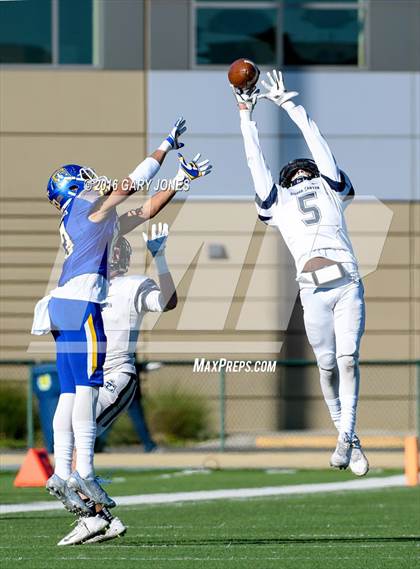 Thumbnail 2 in Serra vs. Sierra Canyon (CIF State Division 2A Final) photogallery.