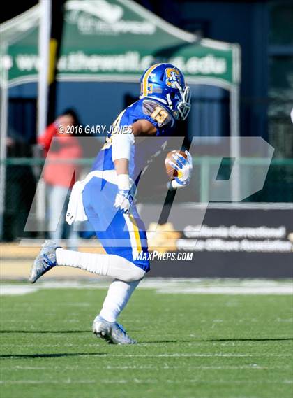 Thumbnail 1 in Serra vs. Sierra Canyon (CIF State Division 2A Final) photogallery.
