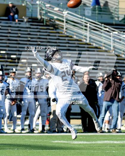 Thumbnail 2 in Serra vs. Sierra Canyon (CIF State Division 2A Final) photogallery.