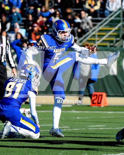 Thumbnail 3 in Serra vs. Sierra Canyon (CIF State Division 2A Final) photogallery.