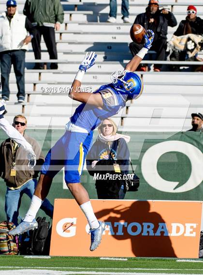 Thumbnail 3 in Serra vs. Sierra Canyon (CIF State Division 2A Final) photogallery.