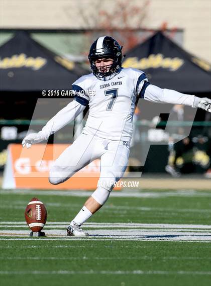 Thumbnail 3 in Serra vs. Sierra Canyon (CIF State Division 2A Final) photogallery.
