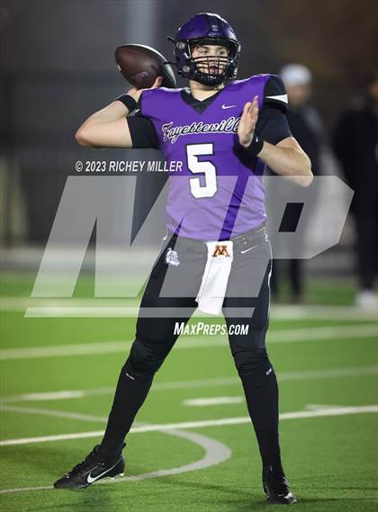 Thumbnail 1 in Southside vs Fayetteville (AHSAA 7A Round 2) photogallery.