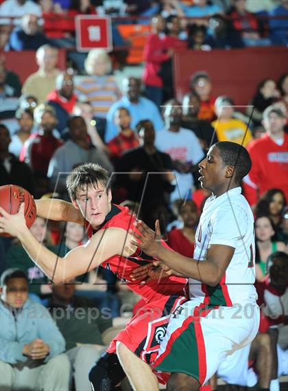 Thumbnail 1 in Highland Park vs. Ottawa (KSHSAA State 4A Final) photogallery.